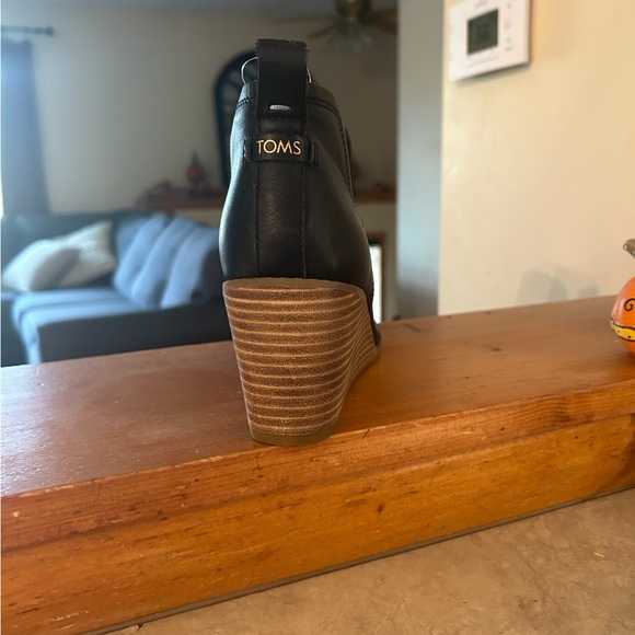 Tom’s wedges - Picture 2 of 2